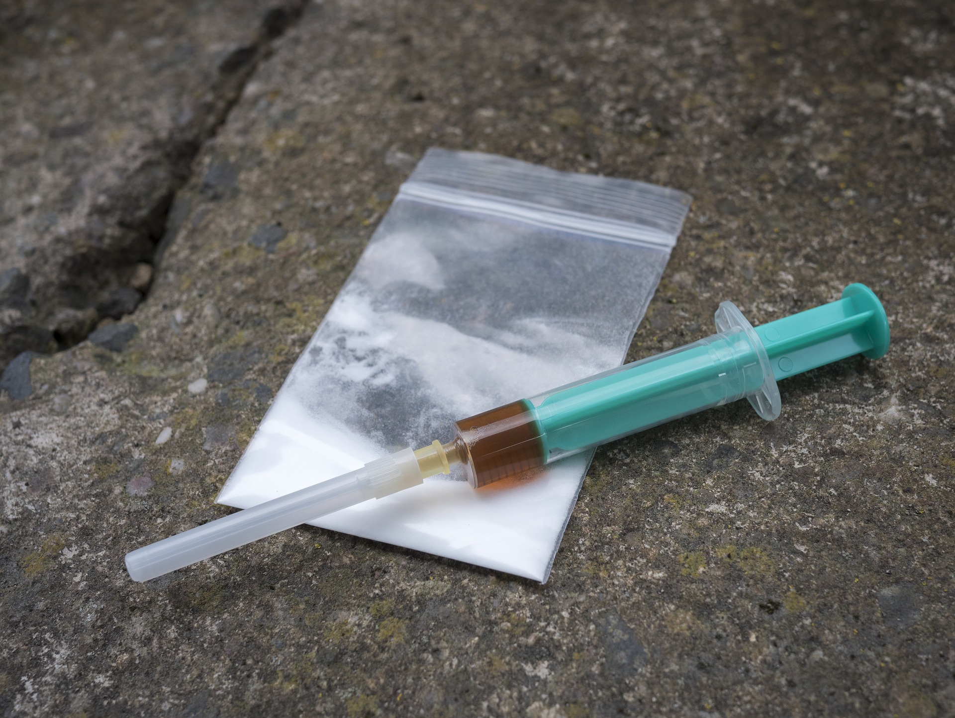 syringe-3322972_1920.jpg