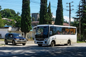 СТУДЕНЧЕСКИЙ АВТОБУС ЗАПУСТИЛИ В СУХУМЕ