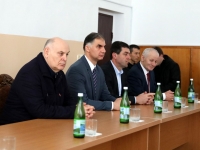 ПРЕЗИДЕНТ ПРЕДСТАВИЛ АКТИВУ ГУЛРЫПШСКОГО РАЙОНА НОВОГО ГЛАВУ САИДА ХАРАЗИЯ