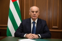 ПРЕЗИДЕНТ АСЛАН БЖАНИЯ  ПОЗДРАВИЛ СООТЕЧЕСТВЕННИКОВ С ДНЕМ МЕЖДУНАРОДНОГО ПРИЗНАНИЯ НЕЗАВИСИМОСТИ РЕСПУБЛИКИ  АБХАЗИЯ