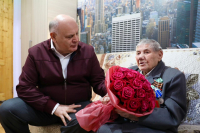 ПРЕЗИДЕНТ ПОЗДРАВИЛ ВЕТЕРАНА