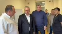БАДРА ГУНБА ПОСЕТИЛ РАНЕНЫХ В ХОДЕ СТРЕЛЬБЫ В СУХУМЕ