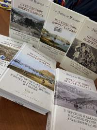 НАЦИОНАЛЬНОЙ БИБЛИОТЕКЕ ПРЕПОДНЕСЛИ В ДАР СБОРНИК КНИГ ДЮБУА ДЕ МОНПЕРЕ &laquo;ПУТЕШЕСТВИЕ НА КАВКАЗ&raquo;