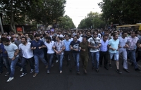 МИТИНГУЮЩИЕ В ЕРЕВАНЕ ОТКАЗАЛИСЬ РАЗБЛОКИРОВАТЬ ПРОСПЕКТ МАРШАЛА БАГРАМЯНА