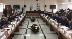 ЗАМПРЕДСЕДАТЕЛЯ ПРАВИТЕЛЬСТВА РФ АЛЕКСАНДР ХЛОПОНИН:  СФОРМИРОВАН И УСПЕШНО РЕАЛИЗУЕТСЯ МЕХАНИЗМ ОКАЗАНИЯ ФИНАНСОВОЙ ПОМОЩИ АБХАЗИИ