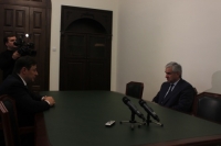 ПРЕЗИДЕНТ РАУЛЬ ХАДЖИМБА ВСТРЕТИЛСЯ С ЗАМЕСТИТЕЛЕМ ПРЕДСЕДАТЕЛЯ ПРАВИТЕЛЬСТВА РФ АЛЕКСАНДРОМ ХЛОПОНИНЫМ