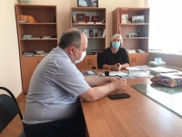 ТАМАЗ ЦАХНАКИЯ ПРОВЕРЯЕТ ОСНАЩЕНИЕ ШКОЛ ОЧАМЧЫРСКОГО РАЙОНА СРЕДСТВАМИ ИНДИВИДУАЛЬНОЙ ЗАЩИТЫ