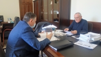 ПРЕМЬЕР-МИНИСТР И МЭР СУХУМА ОБСУДИЛИ СИТУАЦИЮ В СТОЛИЦЕ ПОСЛЕ УРАГАНА