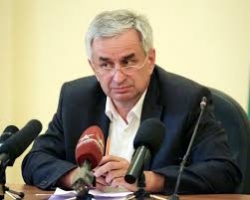 ХАДЖИМБА НЕДОВОЛЕН ТЕМПАМИ РОСТА ТАМОЖЕННЫХ И НАЛОГОВЫХ ПЛАТЕЖЕЙ