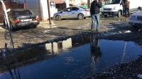 ПРОДОЛЖАЮТСЯ РАБОТЫ ПО УСТРАНЕНИЮ АВАРИИ ВОДОПРОВОДА ПО УЛИЦЕ ИСКАНДЕРА