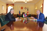 ПРЕЗИДЕНТ РАУЛЬ ХАДЖИМБА ВСТРЕТИЛСЯ С ГЛАВОЙ УДМУРТИИ  АЛЕКСАНДРОМ СОЛОВЬЁВЫМ