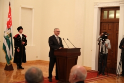 АЛЕКСЕЙ ДВИНЯНИН: ОТНОШЕНИЯ МЕЖДУ АБХАЗИЕЙ И РОССИЕЙ БУДУТ И ДАЛЬШЕ РАЗВИВАТЬСЯ НА ПРИНЦИПАХ  ТЕСНОГО СОЮЗНИЧЕСТВА И СТРАТЕГИЧЕСКОГО ПАРТНЕРСТВА