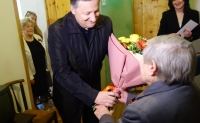 БЕСЛАН ЭШБА ЛИЧНО ПОЗДРАВИЛ ВЕТЕРАНОВ ВОЙНЫ НОННУ ДОРОФЕЕВУ И ВАЛЕНТИНУ ШУЛЬГИНУ