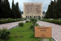 В ПАРКЕ СВОБОДЫ ВНОВЬ УКРАЛИ ГРУНТОВЫЕ ПРОЖЕКТОРА