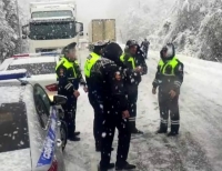 УГАИ МВД  ПРОСИТ ВОДИТЕЛЕЙ БЫТЬ ВНИМАТЕЛЬНЕЕ НА ДОРОГАХ