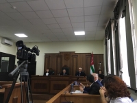 ПРЕДСТАВИТЕЛЬ АЛХАСА КВИЦИНИА ЗАЯВИЛА ОБ ОТВОДЕ ВСЕМУ СОСТАВУ СУДА, РАССМАТРИВАЮЩЕМУ АДМИНИСТРАТИВНОЕ ДЕЛО ПО ПЕРВОЙ ИНСТАНЦИИ