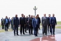 РУКОВОДИТЕЛИ АБХАЗИИ ВОЗЛОЖИЛИ ЦВЕТЫ К ПАМЯТНИКУ  МАХАДЖИРАМ НА СУХУМСКОЙ НАБЕРЕЖНОЙ