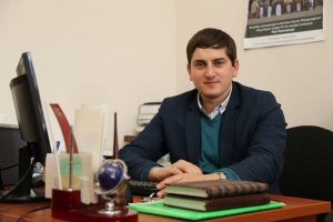 АДАМЫР ГУНБА УТВЕРЖДЕН В ДОЛЖНОСТИ ДИРЕКТОРА ТКУАРЧАЛСКОГО ТЕАТРА