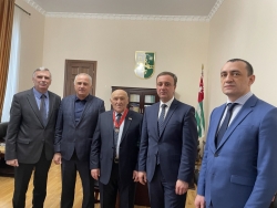 ЧЛЕНЫ КАБИНЕТА МИНИСТРОВ ПОЗДРАВИЛИ СПИКЕРА ПАРЛАМЕНТА РА ВАЛЕРИЯ КВАРЧИЯ С ДНЁМ РОЖДЕНИЯ.