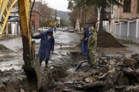 РАБОТА НА ТРУБОПРОВОДАХ ИЗ-ЗА ДОЖДЯ ОСТАНАВЛИВАТЬСЯ НЕ БУДЕТ