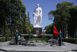 В СУХУМЕ ПОЧТИЛИ ПАМЯТЬ ПОГИБШИХ В ВЕЛИКОЙ ОТЕЧЕСТВЕННОЙ ВОЙНЕ