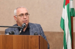 АЛХАС КВИЦИНИА НИКОМУ НИКАКИХ ДОЛЖНОСТЕЙ В ХОДЕ ИЗБИРАТЕЛЬНОЙ КАМПАНИИ НЕ ОБЕЩАЛ И ОБЕЩАТЬ НЕ СОБИРАЕТСЯ