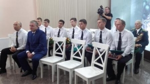 В МУЗЕЕ БОЕВОЙ СЛАВЫ ИМ. В. АРДЗИНБА СОСТОЯЛАСЬ ВСТРЕЧА ВЫПУСКНИКОВ ПОГРАНИЧНЫХ  ИНСТИТУТОВ ФСБ РОССИИ С ПРЕМЬЕР-МИНИСТРОМ БЕСЛАНОМ БАРЦИЦ