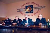 ПРЕЗИДЕНТ РАУЛЬ ХАДЖИМБА ПРЕДСТАВИЛ КОЛЛЕКТИВУ МВД НОВОГО МИНИСТРА РАУЛИ СМЫРА
