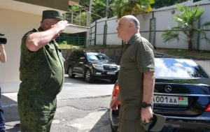 АСЛАН БЖАНИЯ ВСТРЕТИЛСЯ С КОМАНДНЫМ СОСТАВОМ МИНОБОРОНЫ АБХАЗИИ