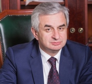 ПРЕЗИДЕНТ АБХАЗИИ  РАУЛЬ ХАДЖИМБА ПРИБЫЛ С РАБОЧИМ ВИЗИТОМ В КАРАЧАЕВО-ЧЕРКЕССКУЮ РЕСПУБЛИКУ