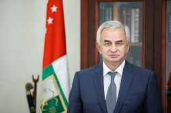 НОВОГОДНЕЕ ПОЗДРАВЛЕНИЕ ПРЕЗИДЕНТА РАУЛЯ ХАДЖИМБА