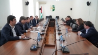 ПРОДОЛЖАЮТСЯ РАБОТЫ ПО УКЛАДКЕ НОВОЙ ТРОТУАРНОЙ ПЛИТКИ