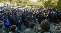 ПОЕЗДКА В ГРУЗИЮ БЫВШЕГО СОВЕТНИКА ПРЕЗИДЕНТА СПРОВОЦИРОВАЛА АКЦИЮ ПРОТЕСТА У ПАРЛАМЕНТА