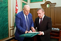 ВСТРЕЧА АСЛАНА БЖАНИЯ С ВАГЕ ПЕТРОСЯНОМ