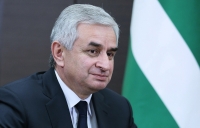 РАУЛЬ ХАДЖИМБА: ПОКА ИДУТ МЕЖДУНАРОДНЫЕ ДИСКУССИИ, ВОЙНЫ В ЗАКАВКАЗЬЕ НЕ БУДЕТ