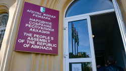 РАТИФИЦИРОВАН ПРОТОКОЛ К СОГЛАШЕНИЮ ОБ УСЛОВИЯХ СОФИНАНСИРОВАНИЯ ДЕНЕЖНОГО ДОВОЛЬСТВИЯ И ПЕНСИЙ СОТРУДНИКОВ СГБ АБХАЗИИ