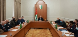 АСЛАН БЖАНИЯ ВСТРЕТИЛСЯ С ПРЕДСТАВИТЕЛЯМИ &laquo;ЗОЛОТОГО&raquo; ПАРЛАМЕНТА