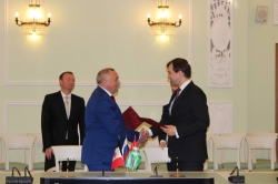 ПОДПИСАН МЕМОРАНДУМ О НАМЕРЕНИЯХ ПО РАЗВИТИЮ ТОРГОВО-ЭКОНОМИЧЕСКОГО, НАУЧНО-ТЕХНИЧЕСКОГО И КУЛЬТУРНОГО СОТРУДНИЧЕСТВА МЕЖДУ ПРАВИТЕЛЬСТВАМИ АБХАЗИИ  И УДМУРТИИ