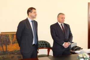 ПРЕМЬЕР-МИНИСТР БЕСЛАН БАРЦИЦ ПРЕДСТАВИЛ КОЛЛЕКТИВУ МИНИСТЕРСТВА ФИНАНСОВ НОВОГО МИНИСТРА ДМИТРИЯ СЕРИКОВА