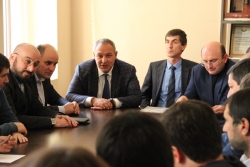 ДЕПУТАТЫ СУХУМСКОГО ГОРОДСКОГО СОБРАНИЯ ГОТОВЫ АКТИВНО СОТРУДНИЧАТЬ С НОВЫМ МЭРОМ КАНОМ КВАРЧИЯ
