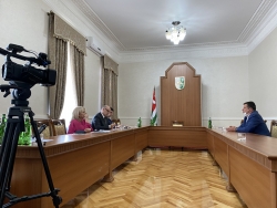 АСЛАН БЖАНИЯ ПРОВЕЛ СЕГОДНЯ ПРИЕМ ГРАЖДАН ПО ЛИЧНЫМ ВОПРОСАМ