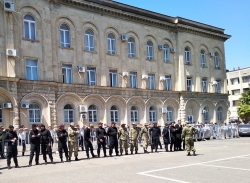 В СУХУМЕ ВТОРОЙ ДЕНЬ ПРОДОЛЖАЕТСЯ АКЦИЯ ПРОТЕСТА ОППОЗИЦИОННЫХ ПОЛИТИЧЕСКИХ СИЛ И ИХ СТОРОННИКОВ