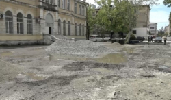 НА УЛИЦЕ МАЧАВАРИАНИ ВЫПОЛНЯЮТСЯ РАБОТЫ ПО УКЛАДКЕ ЛИВНЕВОГО ТРУБОПРОВОДА