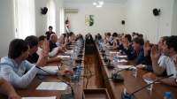 ПАРЛАМЕНТ ОБРАТИТСЯ В КОНСТИТУЦИОННЫЙ СУД С ЗАПРОСОМ О СООТВЕТСТВИИ КОНСТИТУЦИИ АБХАЗИИ СОГЛАШЕНИЯ ПО ГОСДАЧЕ В ПИЦУНДЕ