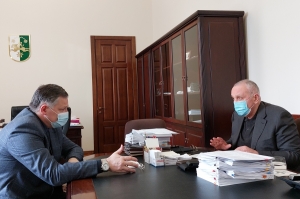 АЛЕКСАНДР АНКВАБ И БЕСЛАН ЭШБА ОБСУДИЛИ ЭПИДЕМИОЛОГИЧЕСКУЮ СИТУАЦИЮ В СТОЛИЦЕ