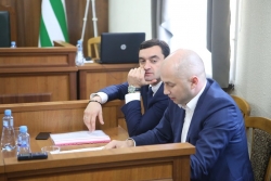 ПРЕДСТАВИТЕЛЬ ХАДЖИМБА В СУДЕ ВАЛЕРИЙ АГРБА ВЫСТУПИЛ С ВОЗРАЖЕНИЕМ НА ЗАЯВЛЕНИЕ ОБ ОТВОДЕ СОСТАВУ СУДА, РАССМАТРИВАЮЩЕГО АДМИНИСТРАТИВНЫЙ ИСК КАНДИДАТА В ПРЕЗИДЕНТЫ АЛХАСА КВИЦИНИА
