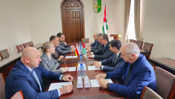 ГЛАВА ПРАВИТЕЛЬСТВА ПРИНЯЛ ДЕЛЕГАЦИЮ РЕСПУБЛИКИ ЮЖНАЯ ОСЕТИЯ