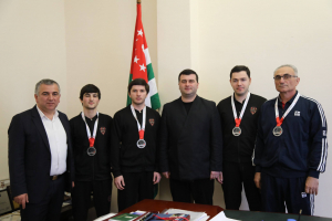 В ГОСКОМИТЕТЕ ЧЕСТВОВАЛИ КОМАНДУ, ВЫШЕДШУЮ В СУПЕРЛИГУ