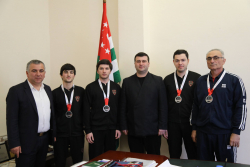В ГОСКОМИТЕТЕ ЧЕСТВОВАЛИ КОМАНДУ, ВЫШЕДШУЮ В СУПЕРЛИГУ