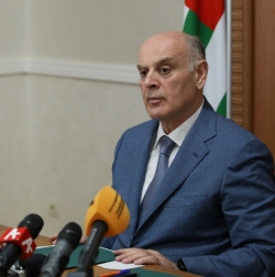 АСЛАН БЖАНИЯ О ВЫХОДЕ ИЗ КРИЗИСА, ОТКРЫТИИ ГРАНИЦ, БОРЬБЕ С КОРРУПЦИЕЙ И НЕ ТОЛЬКО &hellip;
